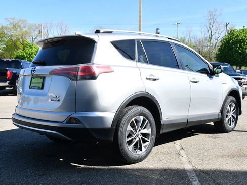 Used 2016 Toyota RAV4 XLE AWD/4WD image 6