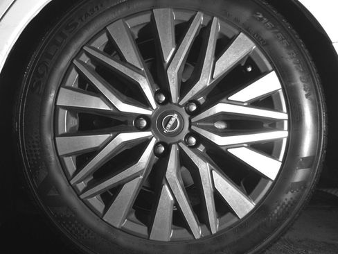 Used 2025 Nissan Altima 2.5 SV image 14