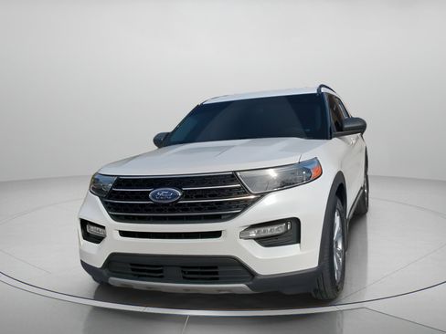 Certified 2020 Ford Explorer XLT w/ Equipment Group 202A image 8