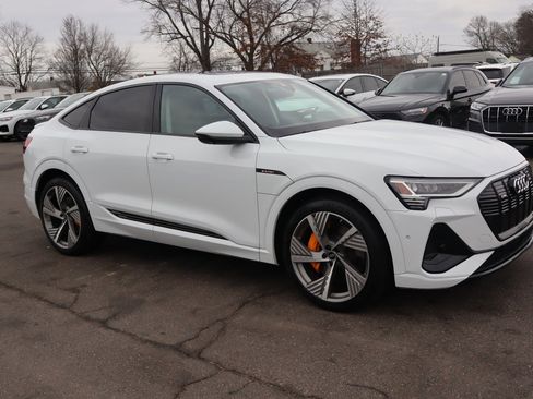 Used 2022 Audi e-tron Prestige w/ Prestige Package image 4