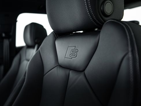 Certified 2025 Audi Q3 2.0T Premium w/ Convenience Package image 16