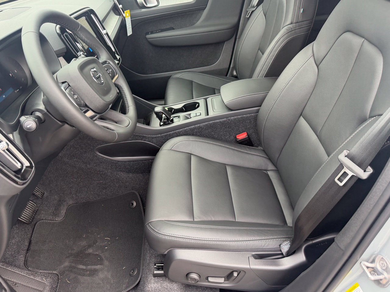 New 2026 Volvo XC40 B4 Core w/ Protection Package Premier FWD image 20