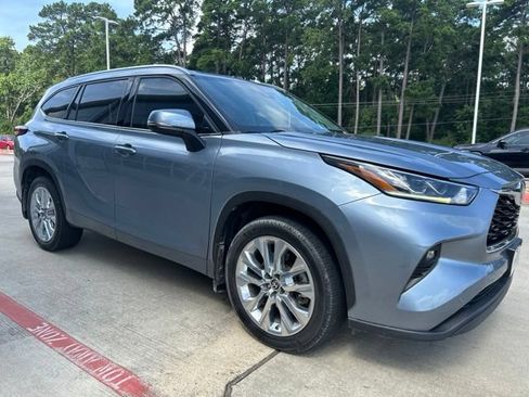 Used 2023 Toyota Highlander Limited FWD image 1