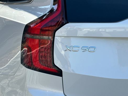 New 2026 Volvo XC90 B6 Plus w/ Protection Package Premier image 7