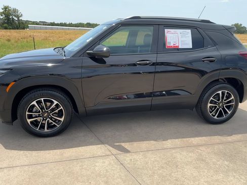 Used 2024 Chevrolet TrailBlazer LT w/ Driver Confidence Package FWD image 5