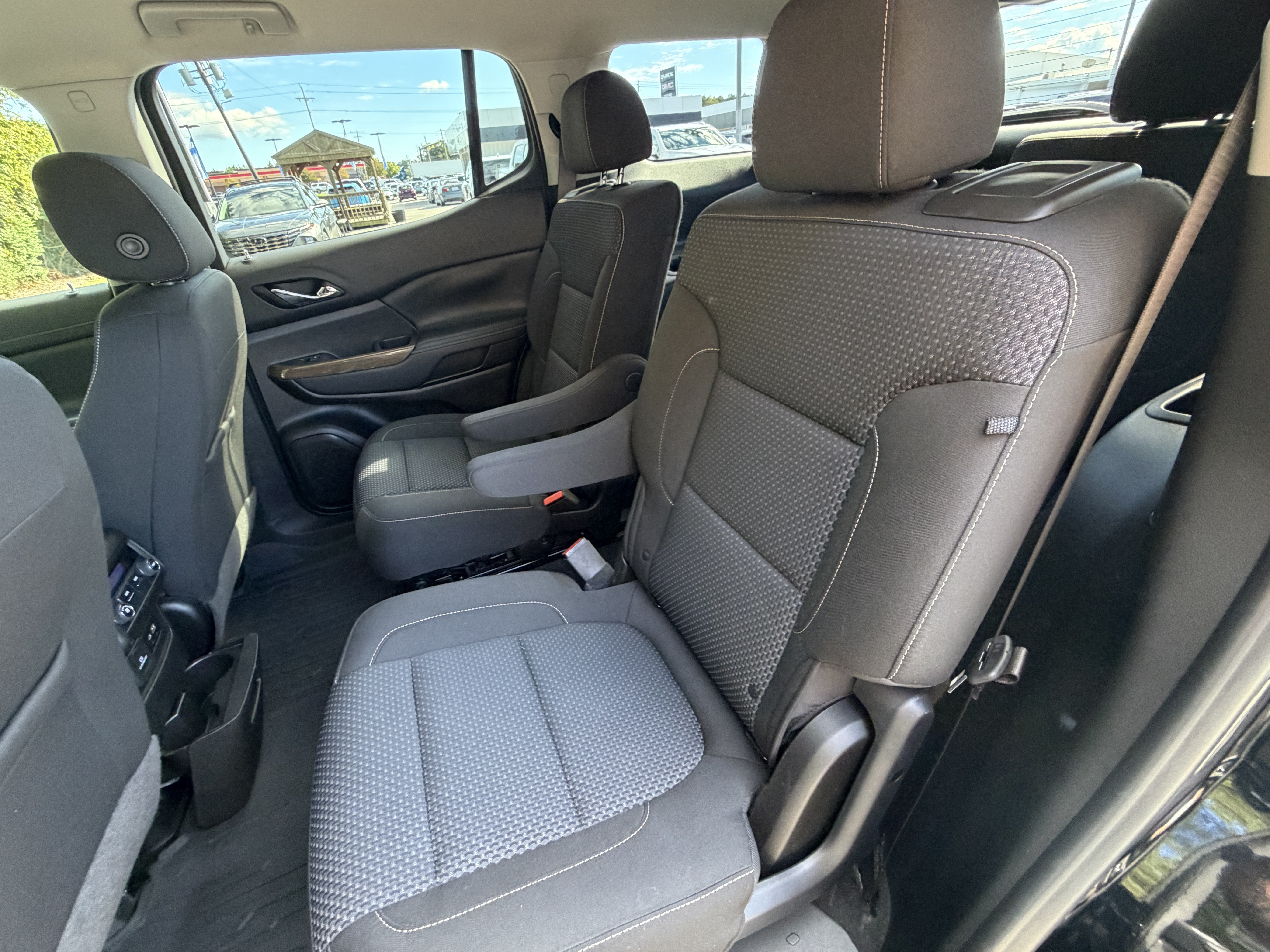 Used 2021 GMC Acadia SLE w/ Driver Convenience Package FWD image 17