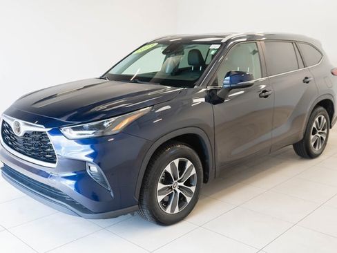 Used 2023 Toyota Highlander L image 6