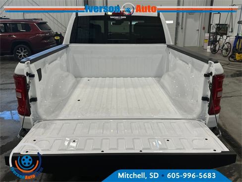 New 2026 RAM 1500 4x4 Crew Cab image 7