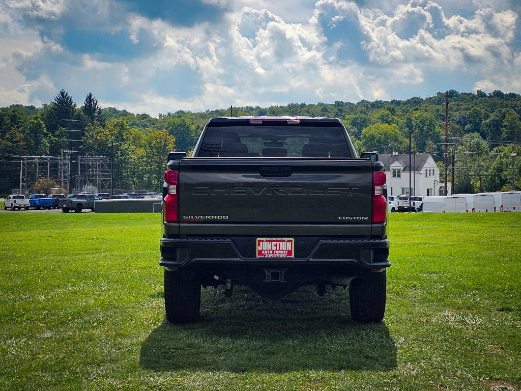 Used 2022 Chevrolet Silverado 2500 Custom w/ Custom Value Package AWD/4WD image 5