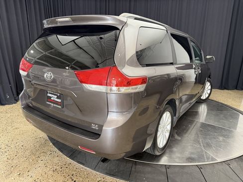 Used 2014 Toyota Sienna XLE AWD/4WD image 12