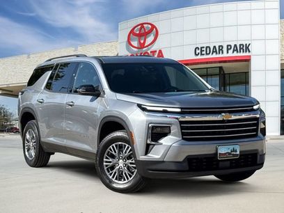 Used 2025 Chevrolet Traverse LT