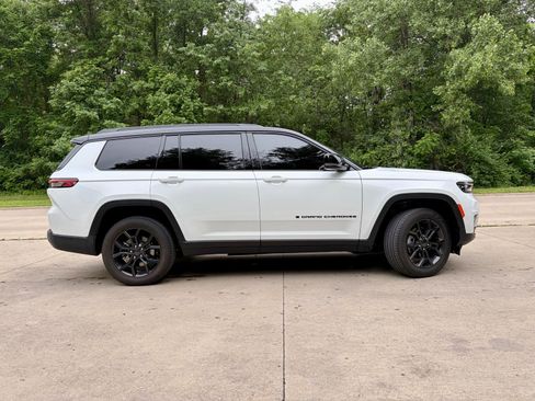 Used 2025 Jeep Grand Cherokee L Limited AWD/4WD image 8
