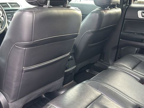 Used 2015 Ford Explorer XLT w/ Equipment Group 202B image 31