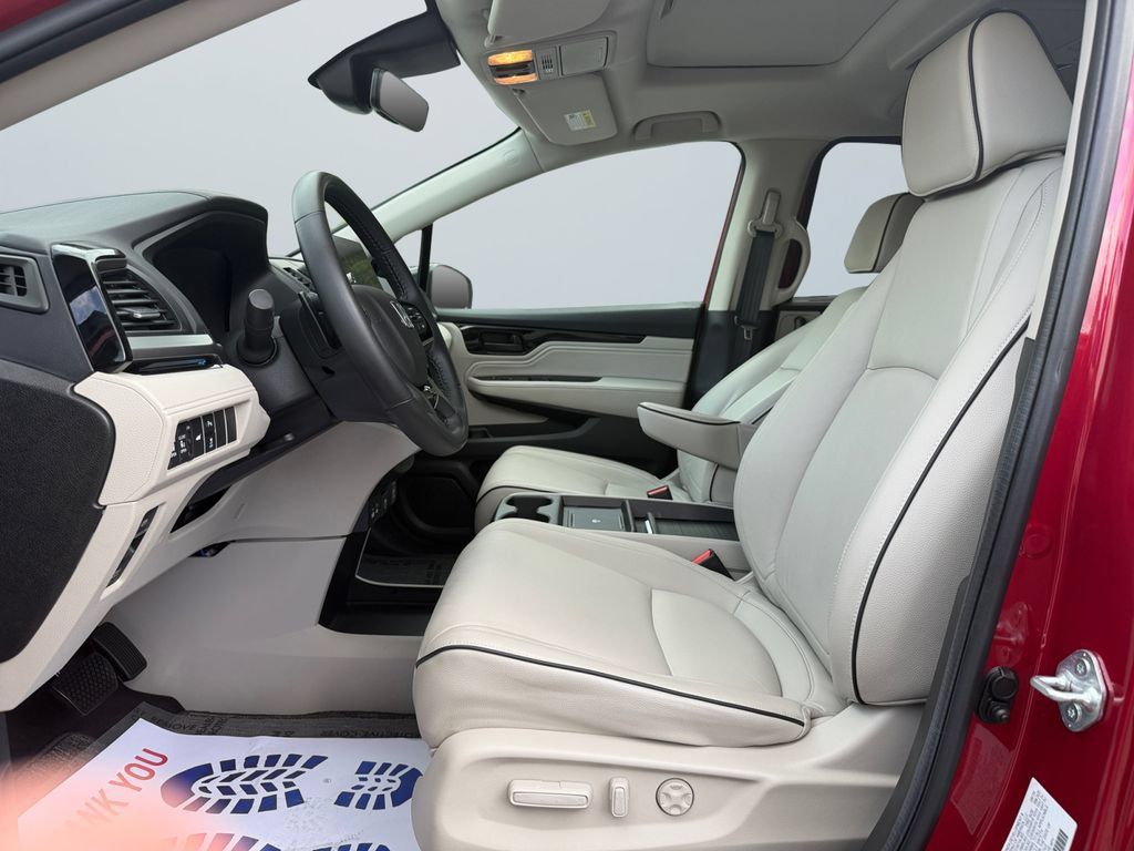 Used 2025 Honda Odyssey Touring image 9