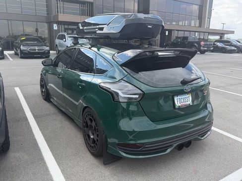 Used 2017 Ford Focus ST FWD image 4