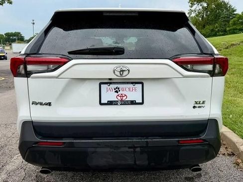 Used 2025 Toyota RAV4 XLE AWD/4WD image 8