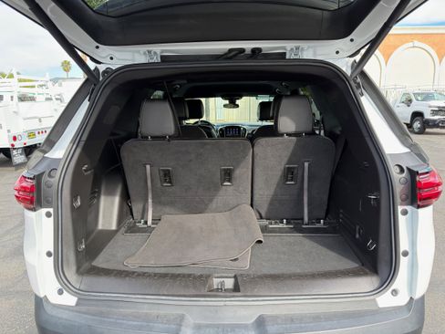 Used 2023 Chevrolet Traverse LT image 13