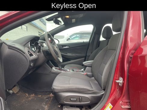 Used 2017 Chevrolet Cruze LT w/ Convenience Package FWD image 13