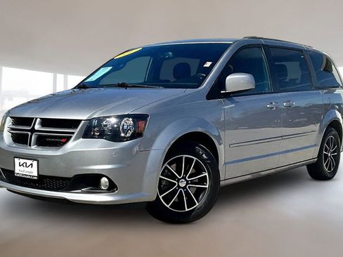Used 2017 Dodge Grand Caravan GT image 1