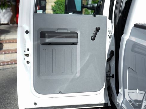 Used 2015 Ford F250 XL w/ Camper Package image 27