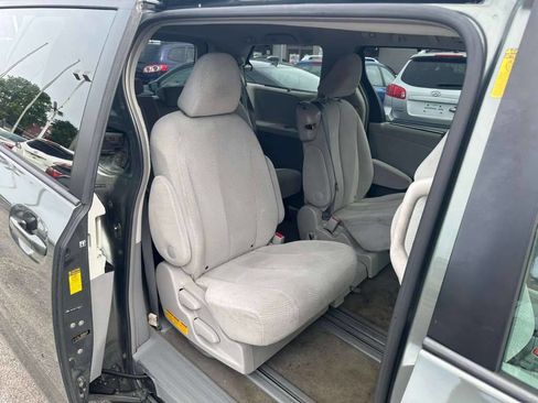 Used 2014 Toyota Sienna LE FWD image 19