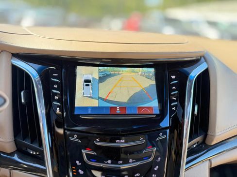 Used 2018 Cadillac Escalade ESV Platinum AWD/4WD image 18