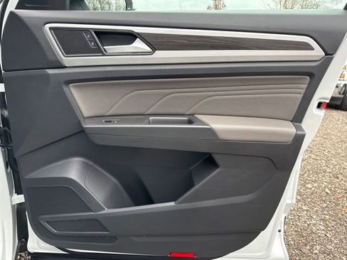 Used 2023 Volkswagen Atlas SE image 25