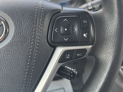 Used 2020 Toyota Sienna LE w/ LE Preferred Package FWD image 22