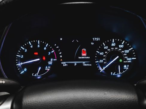 Used 2020 Toyota Highlander XLE AWD/4WD image 24