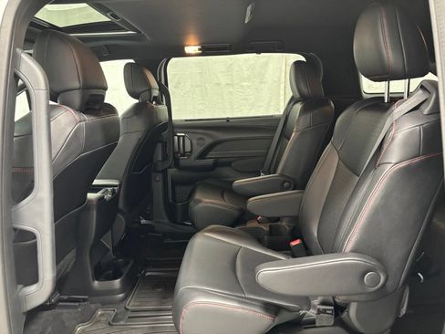 Used 2025 Toyota Sienna XSE FWD image 49