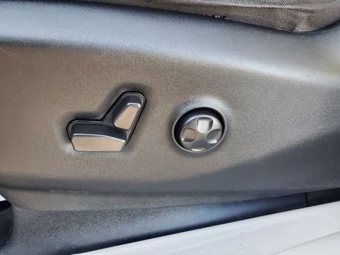 Used 2022 Chrysler Pacifica Touring-L image 17