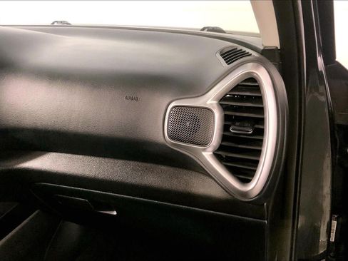 Used 2025 Kia Soul LX w/ LX Technology Package FWD image 16