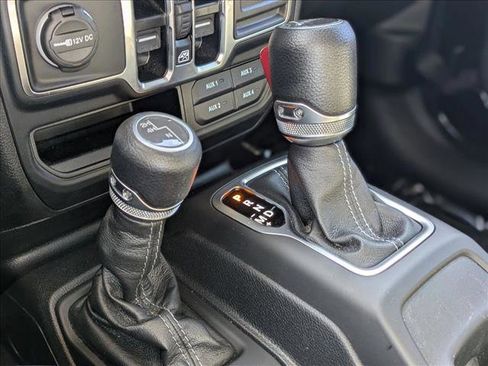 Used 2024 Jeep Gladiator Sport image 14