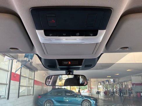 Used 2025 Nissan Rogue SV FWD image 16