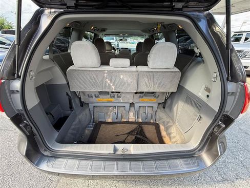 Used 2012 Toyota Sienna LE FWD image 24