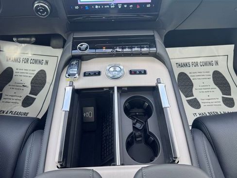 New 2025 Lincoln Navigator L Reserve image 17