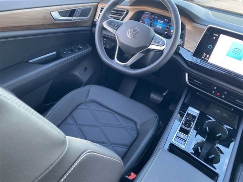 New 2026 Volkswagen Atlas SE image 10