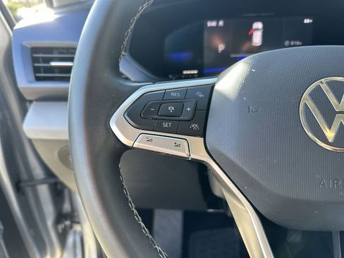 Certified 2022 Volkswagen Taos SE w/ Panoramic Sunroof Package image 17