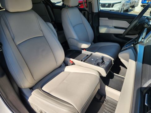 Certified 2025 Honda Odyssey EX-L image 10