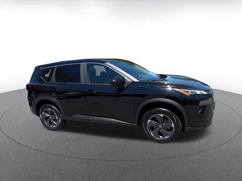 Used 2025 Nissan Rogue SV AWD/4WD image 2