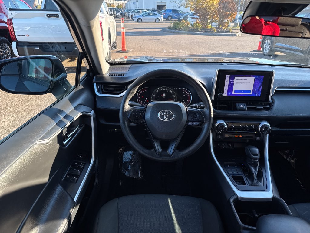 Used 2025 Toyota RAV4 XLE AWD/4WD image 12