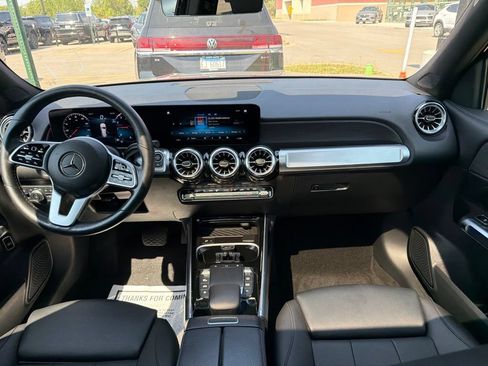 Used 2023 Mercedes-Benz GLB 250 4MATIC w/ Premium Package image 9