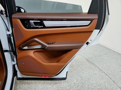 Used 2022 Porsche Cayenne Turbo S image 26