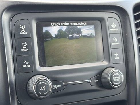 Used 2018 Jeep Cherokee Latitude w/ Altitude Package FWD image 30