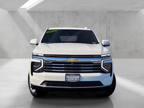 Used 2025 Chevrolet Tahoe LT AWD/4WD image 2