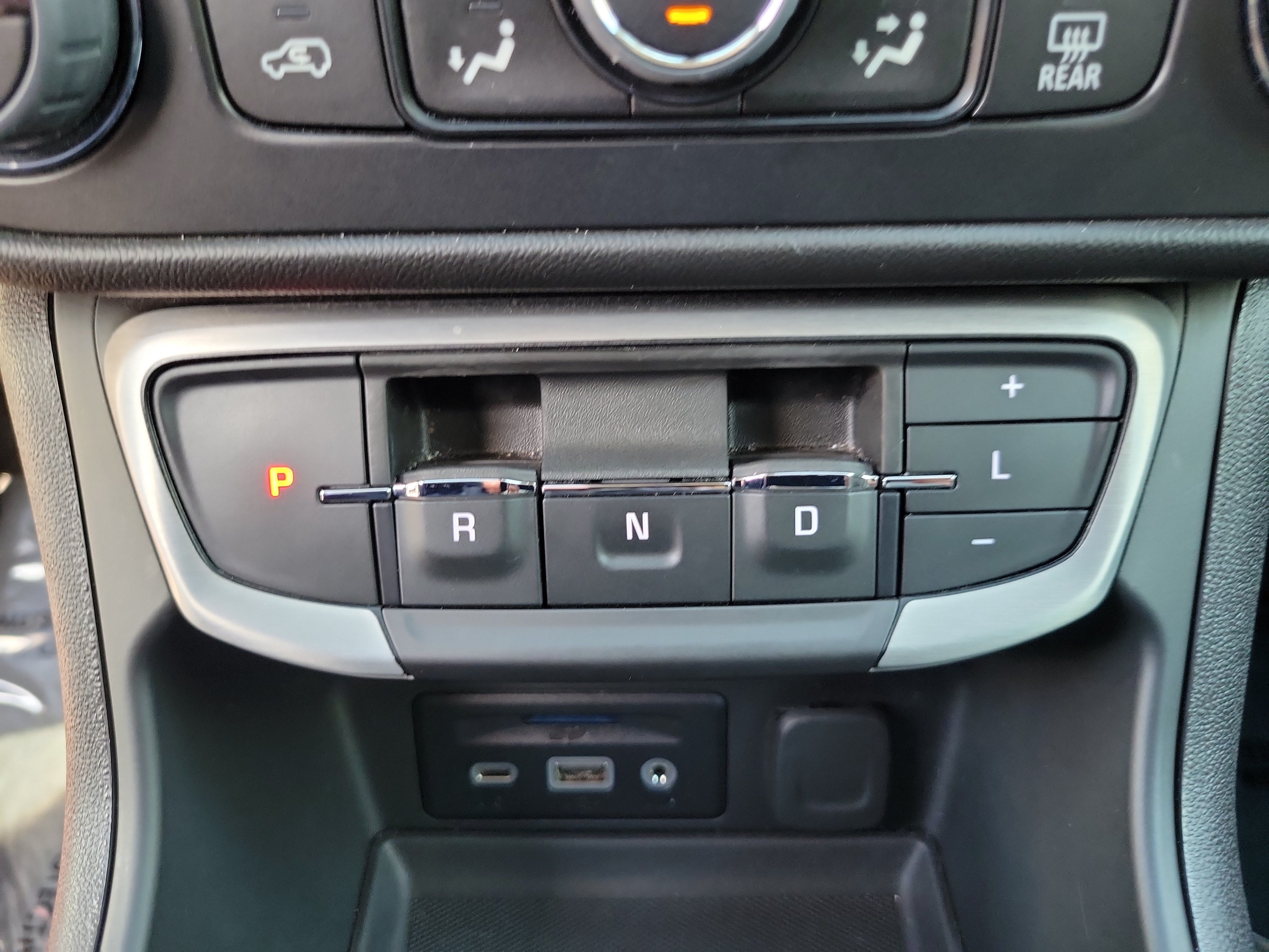 Used 2024 GMC Terrain SLT FWD image 21