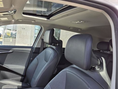 Used 2023 Kia Niro EX Touring image 6