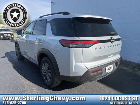 Used 2025 Nissan Pathfinder SV FWD image 3
