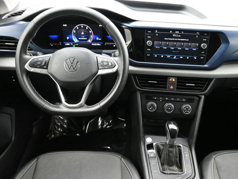 Used 2022 Volkswagen Taos SE FWD image 5