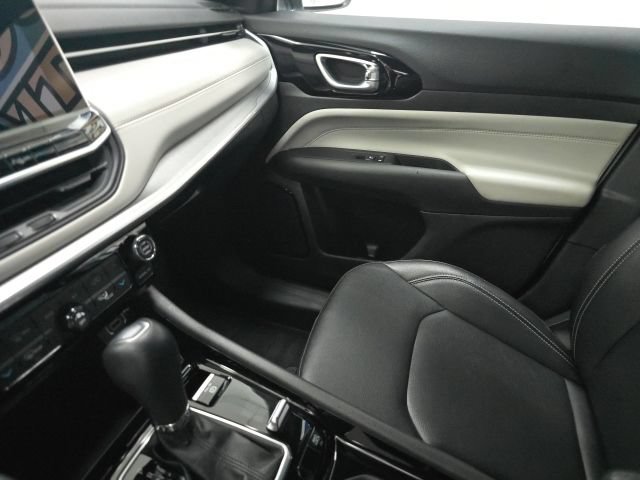 Used 2025 Jeep Compass Limited AWD/4WD image 20
